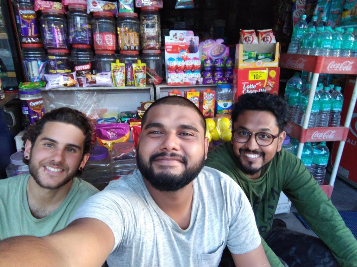 Atathi Niwas Guest House For Backpackers And Travellers Siliguri Buitenkant foto
